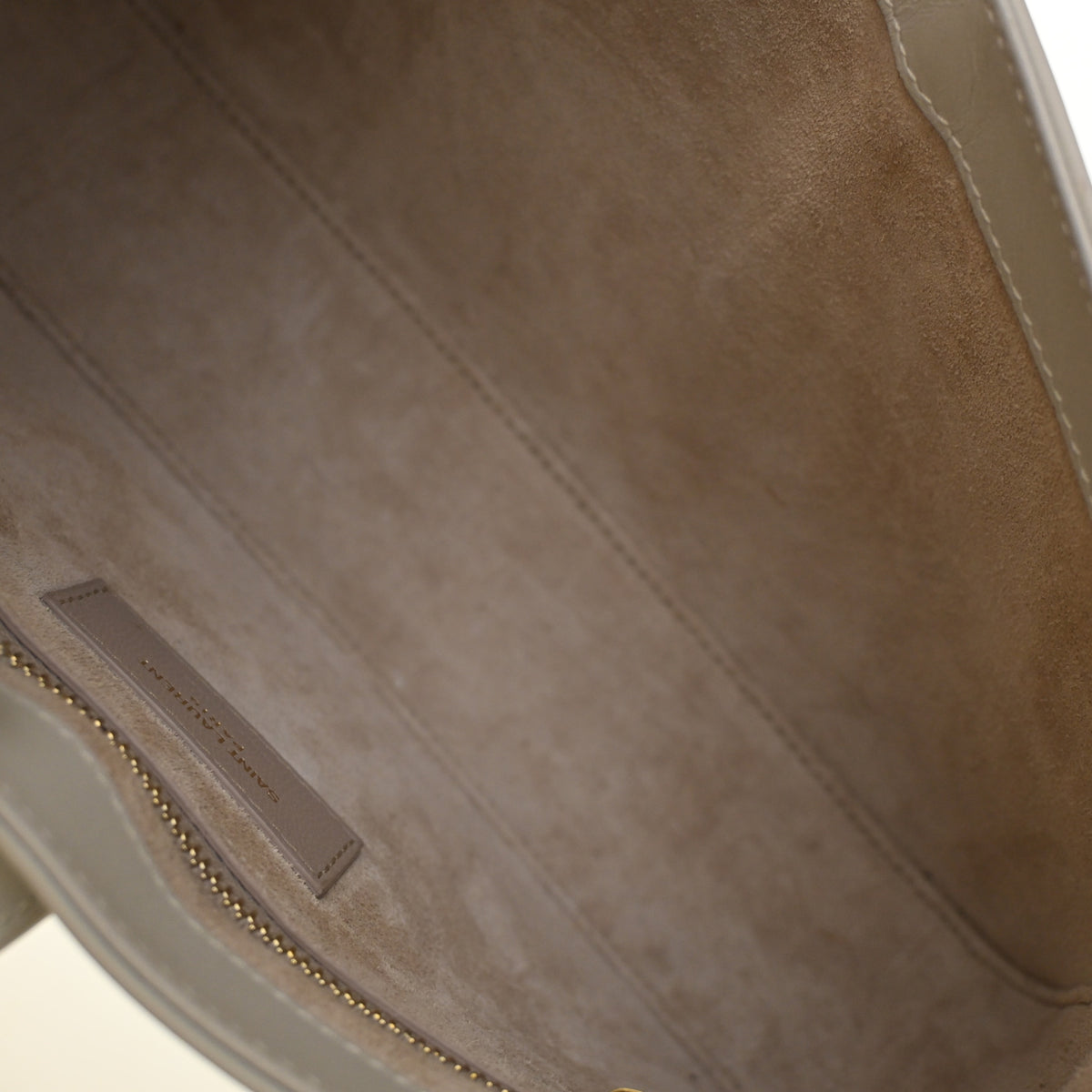 Pre-Owned Saint Laurent Box Calf Le 5 A 7, open interior with lining