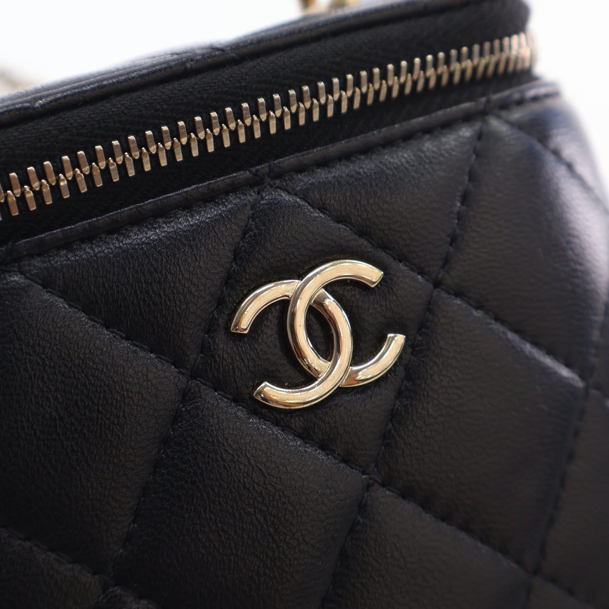 Pre-Owned Chanel Top Handle Mini Lambskin Classic Vanity With Chain, gold embossed logo detail