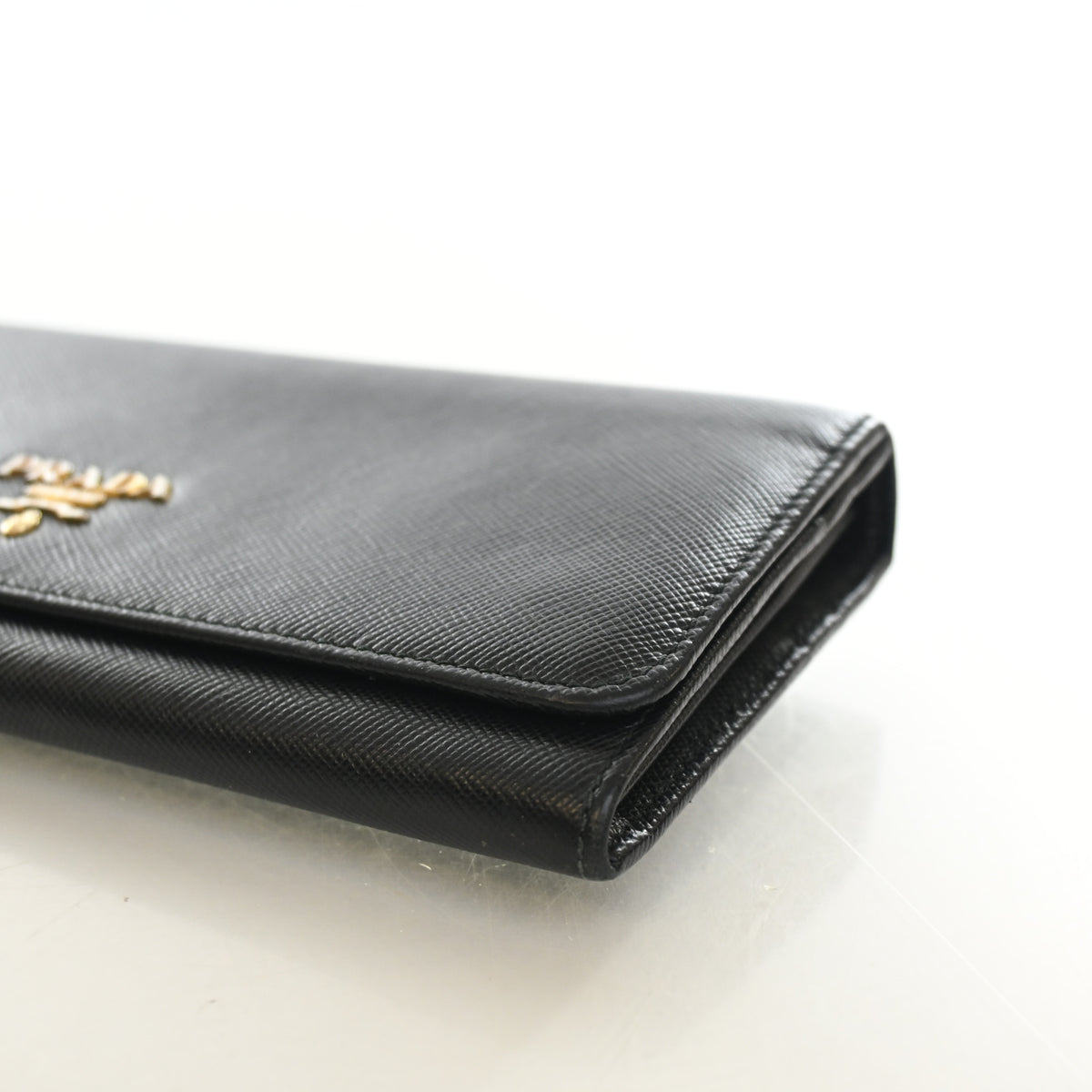 Pre-Owned Prada Wallet Saffiano Long, side view