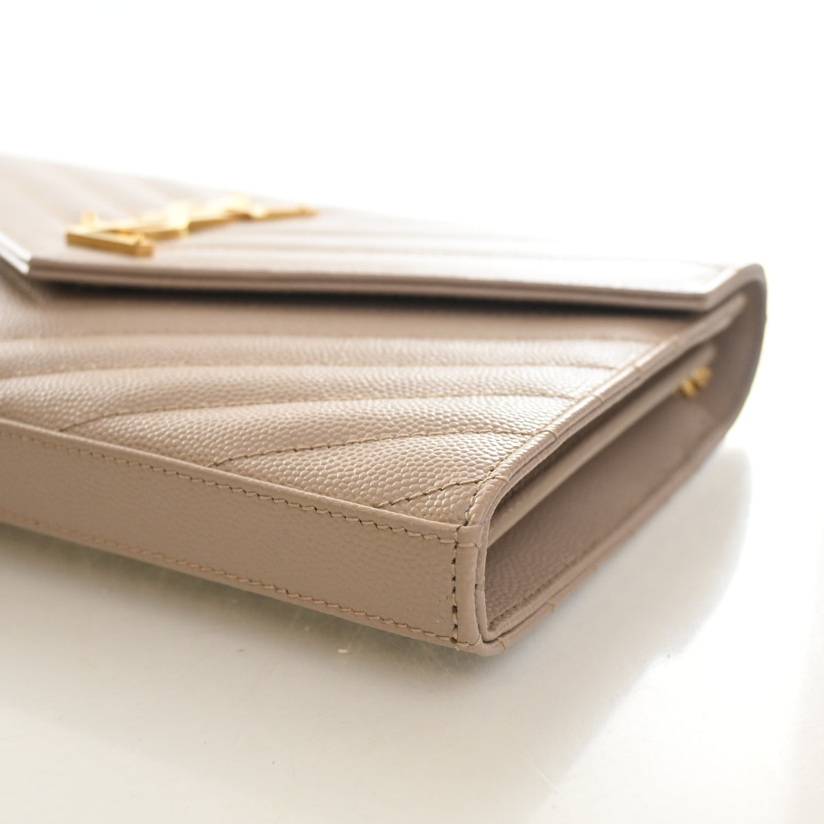 Pre-Owned Saint Laurent Wallet On Chain Calfskin Cassandre Envelope Chain WOC, side profile, photo 8 of 13