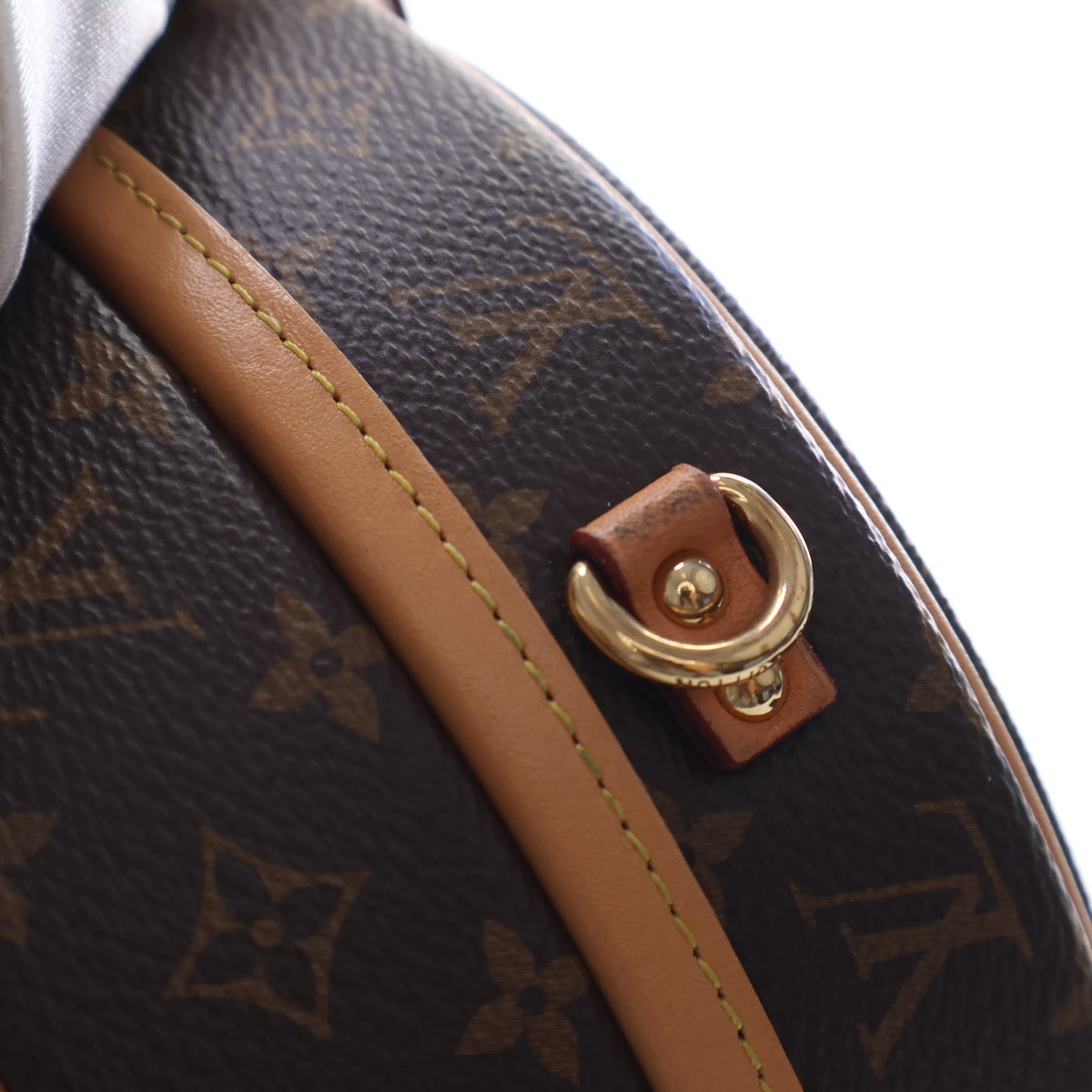 Pre-Owned Louis Vuitton Monogram Petite Boite Chapeau, gold hardware close-up
