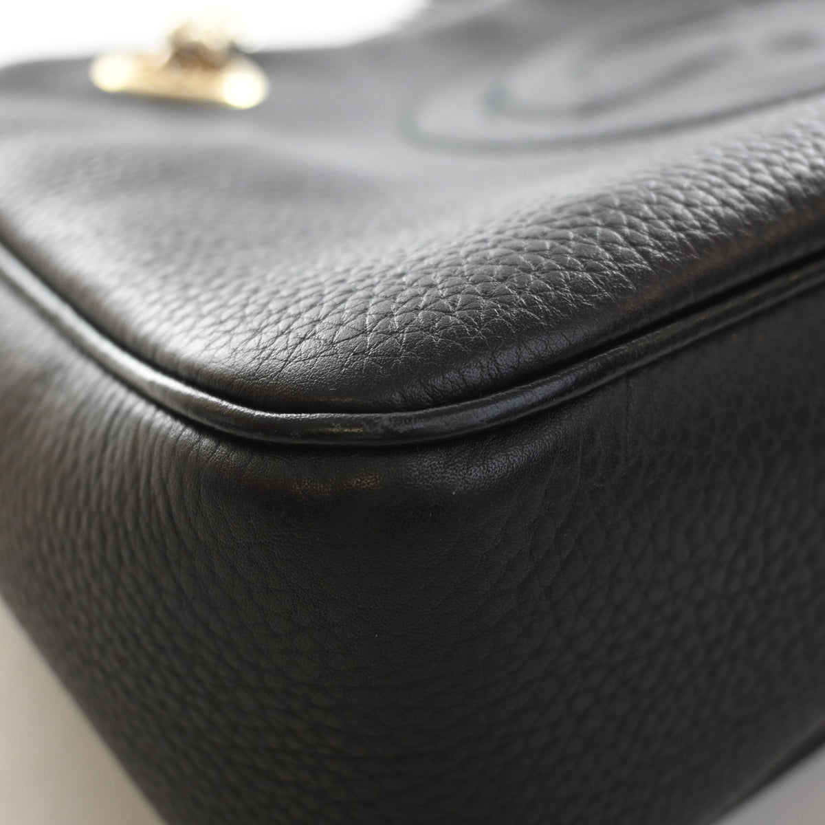 Pre-Owned Gucci Shoulder Bag Calfskin Soho Chain, corner and edge detail