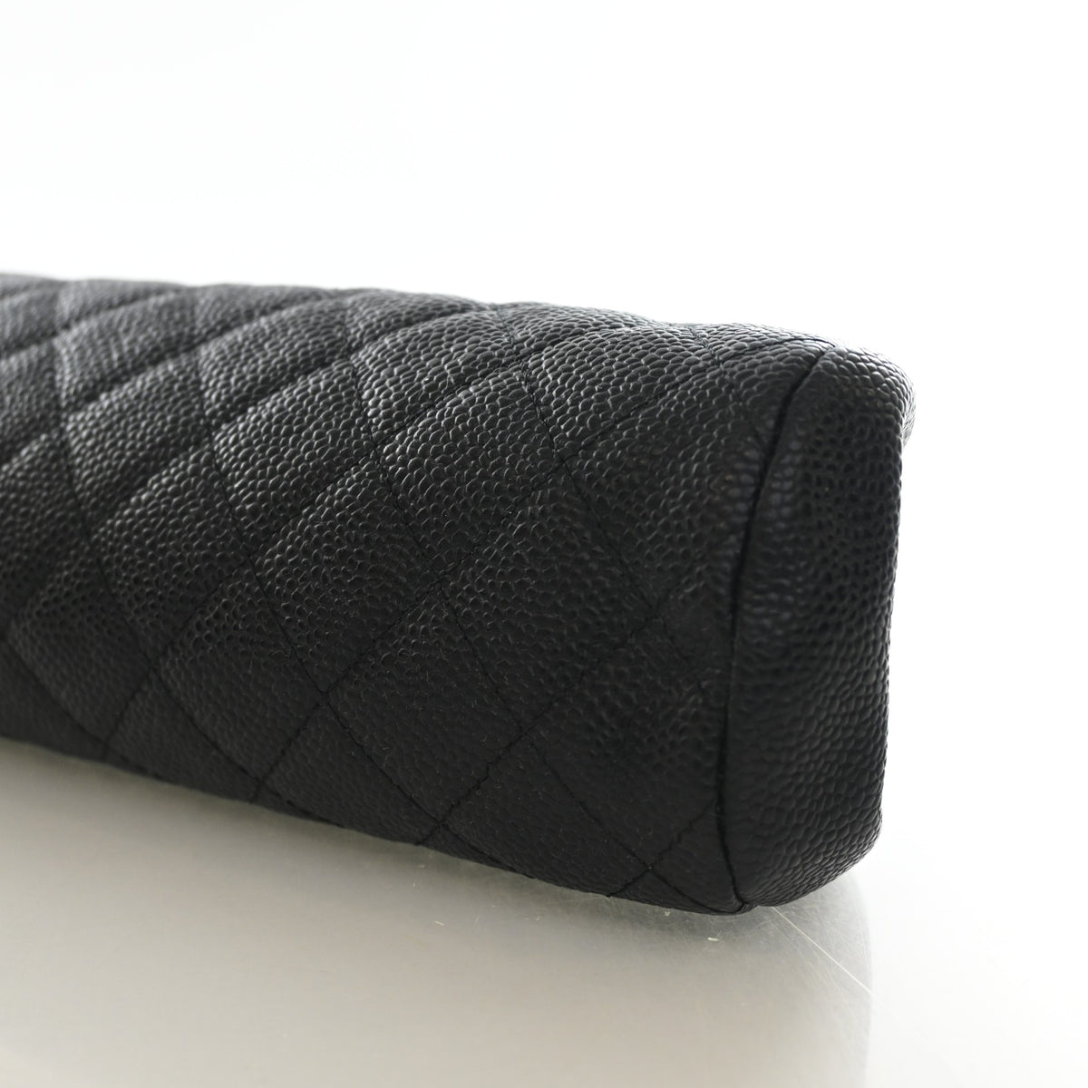 Pre-Owned Chanel Clutch Caviar Leather Timeless, base and feet view, photo 8 of 13