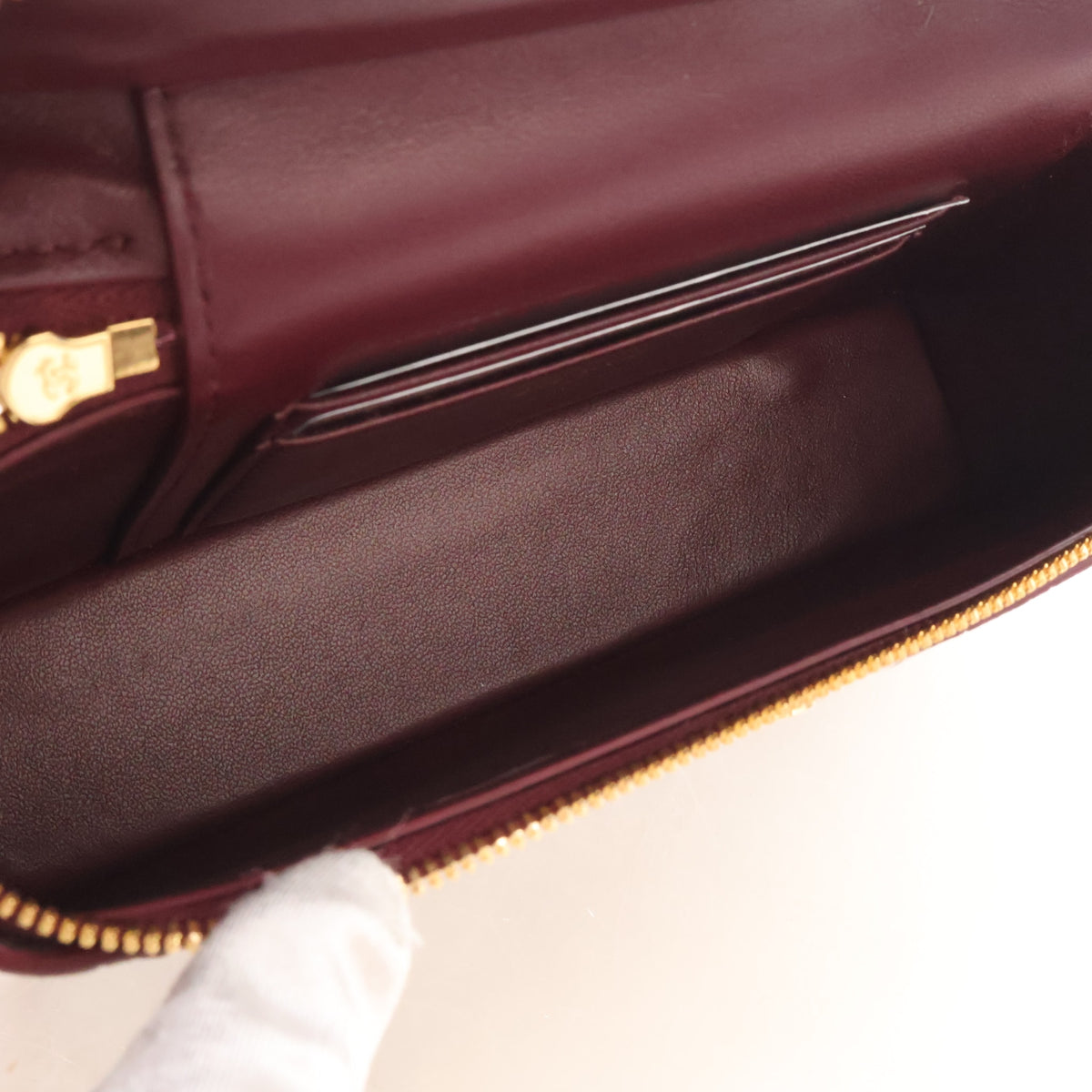 Pre-Owned Chanel Top Handle Small Crocodile Leather Embossed Leather Slim Vanity With Chain, open interior with lining