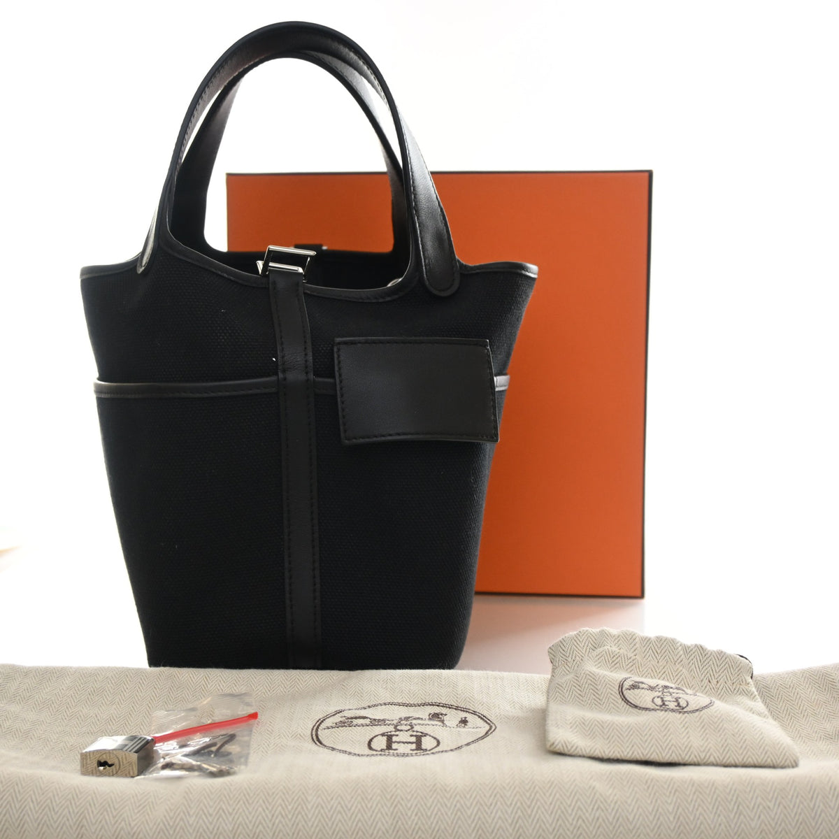 Pre-Owned Hermès Picotin Lock 18 Noir Toile Goeland Cargo, shown with dust bag and packaging