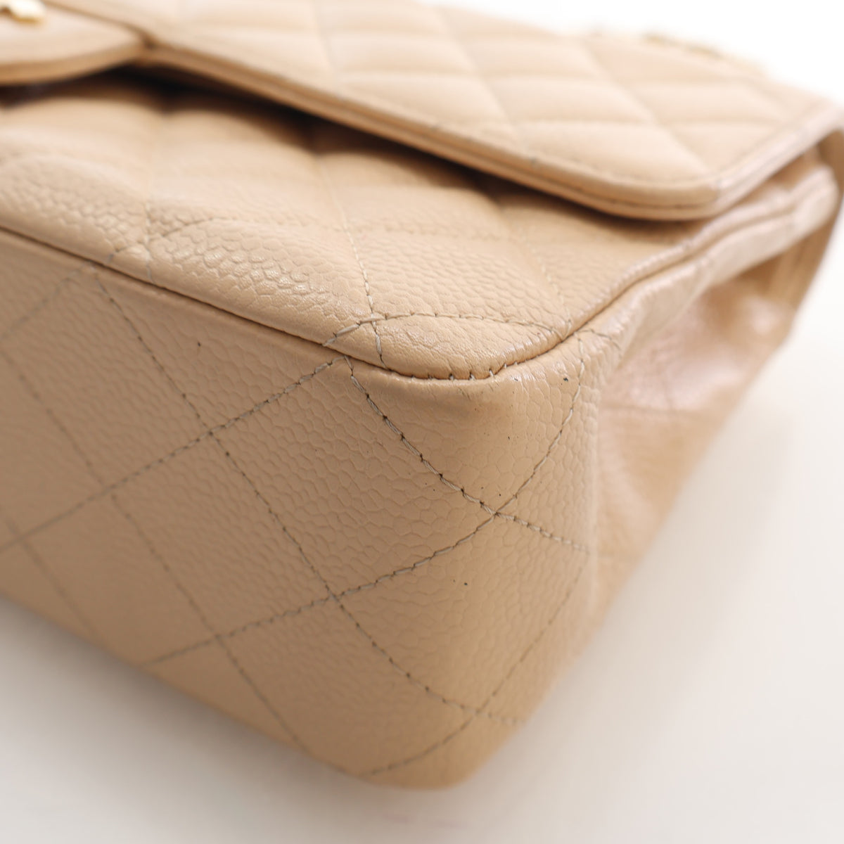 Pre-Owned Chanel Classic Double Flap Medium Caviar Leather Bag, corner and edge detail, photo 8 of 20
