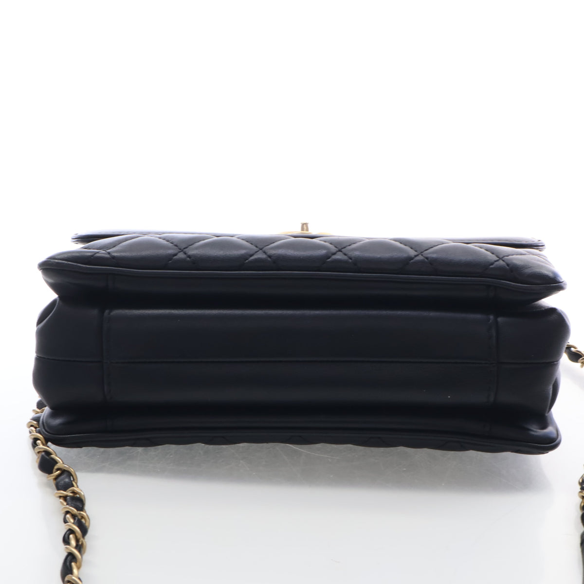 Pre-Owned Chanel Flap Bag Medium Calfskin CC, side profile