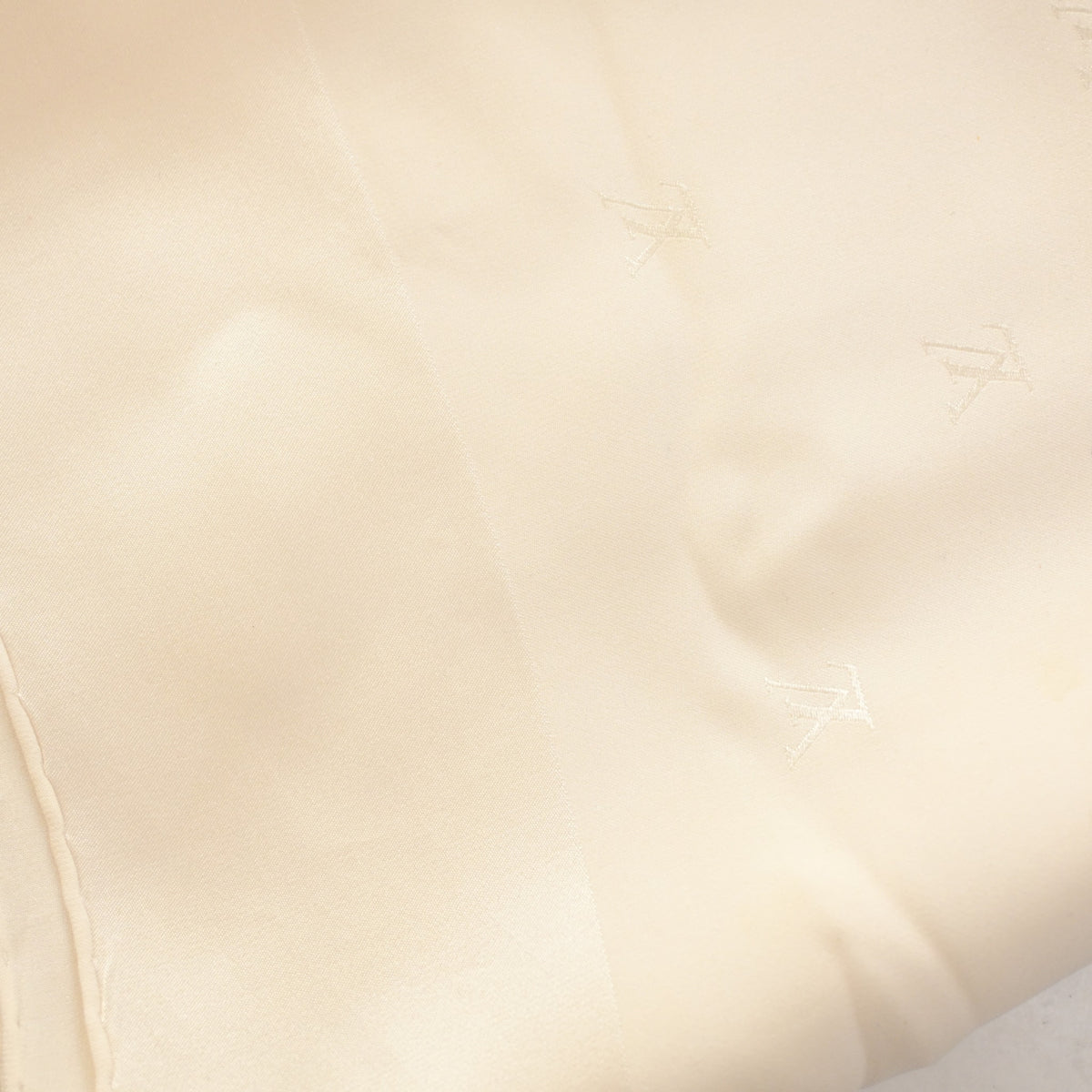 Pre-Owned Louis Vuitton Scarf Monogram Silk, open interior with lining