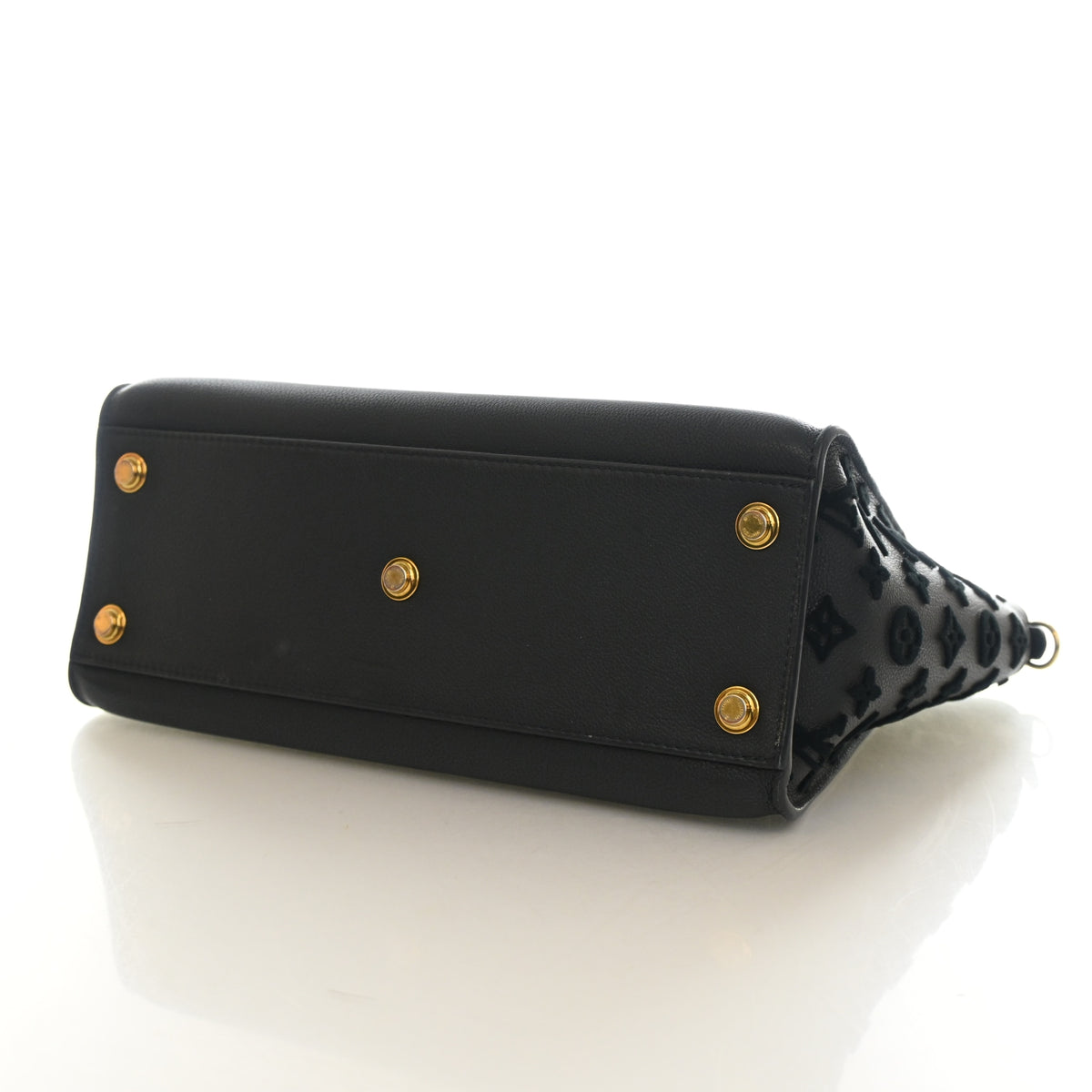 Louis Vuitton Calfskin On My Side MM, photo 7 of 18