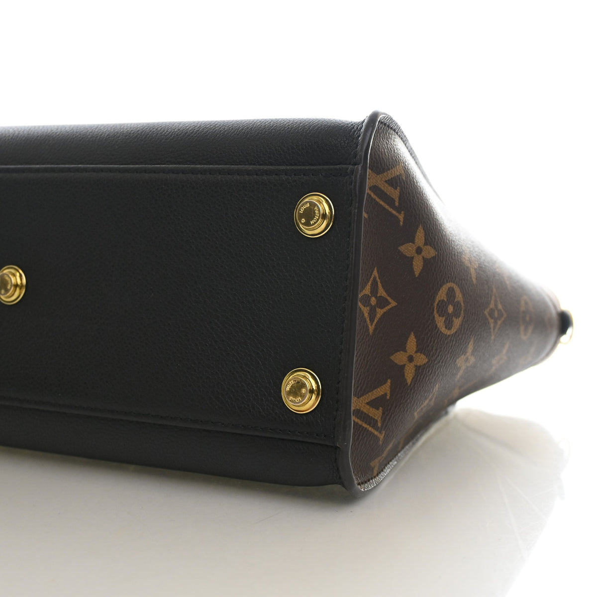 Pre-Owned Louis Vuitton MM Monogram On My Side, base and feet view, photo 8 of 15