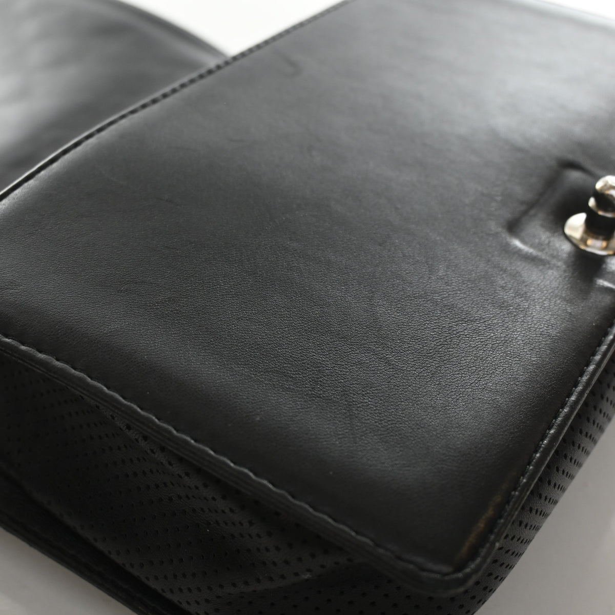 Pre-Owned Chanel Boy Bag Medium Lambskin Perforated, corner and edge detail, photo 18 of 19