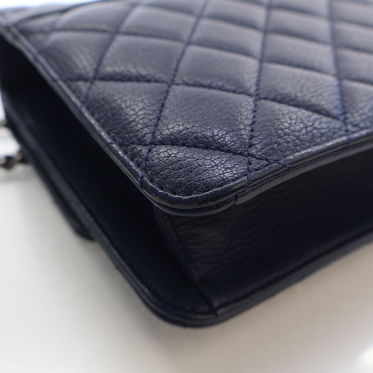 Pre-Owned Chanel Flap Bag Small Goatskin University, corner and edge detail, photo 12 of 16