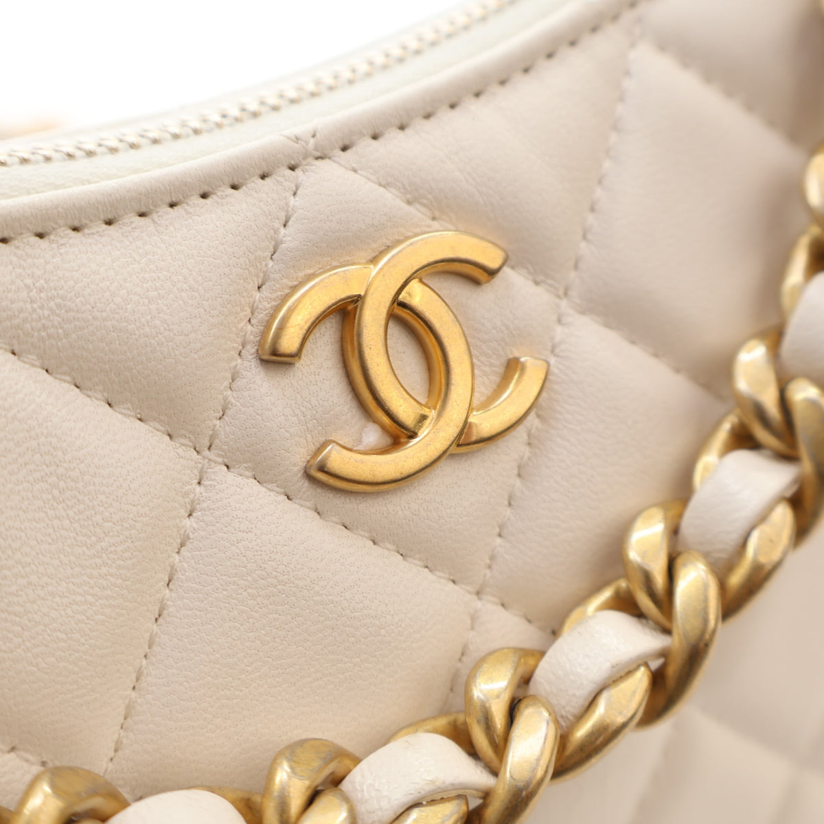 Pre-Owned Chanel Hobo Mini Lambskin Chain Around, gold embossed logo detail