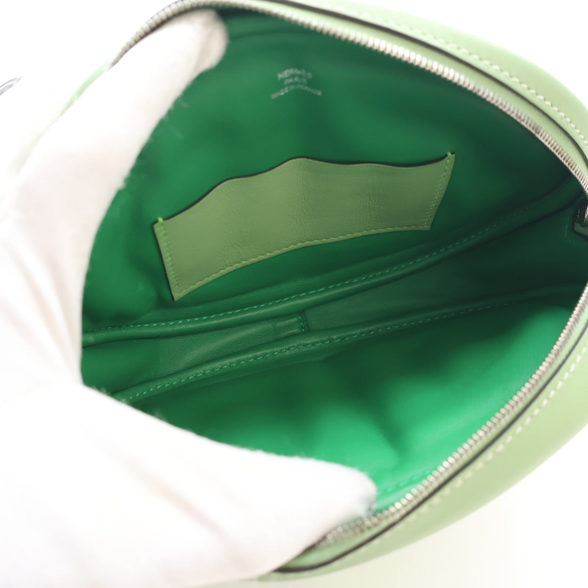 Pre-Owned Hermès Belt Bag Vert Criquet Swift Leather In-the-loop, open interior with lining