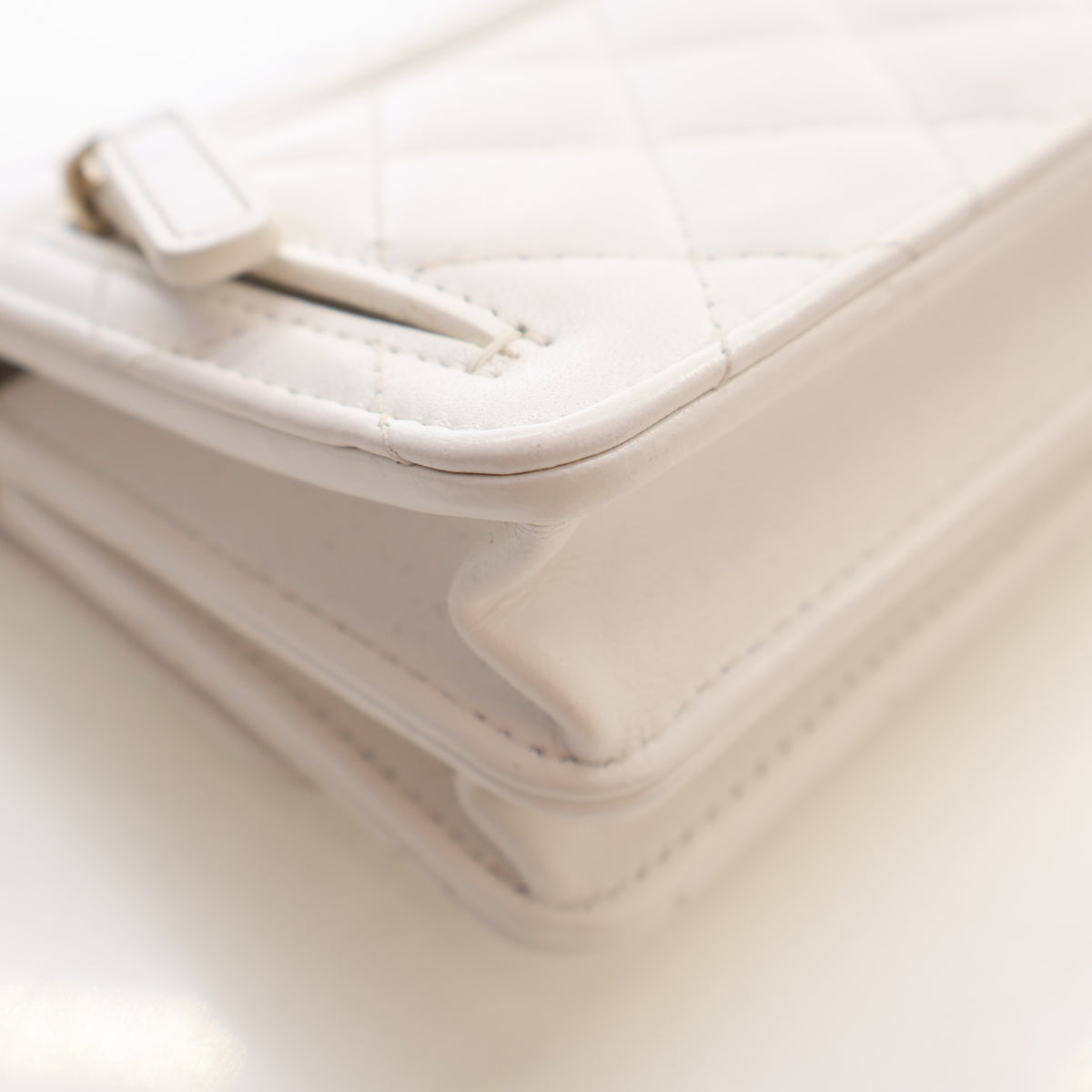 Pre-Owned Chanel Flap Bag Lambskin Chain, corner detail