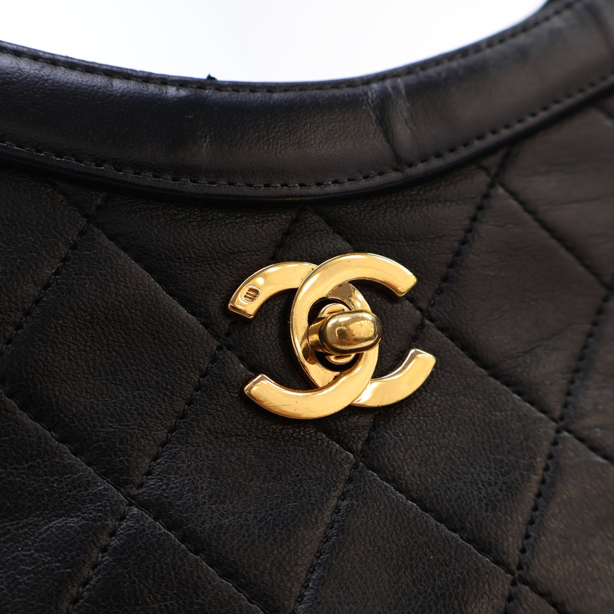Vintage Chanel Tote Bag Small Lambskin, gold hardware close-up