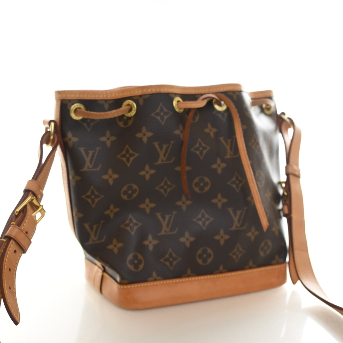 Pre-Owned Louis Vuitton Monogram Noe BB, three-quarter view