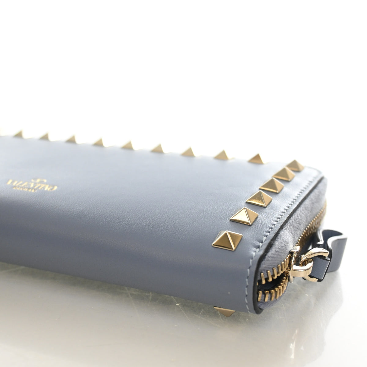 Pre-Owned Valentino Wallet Calfskin Rockstud Zippy, side view
