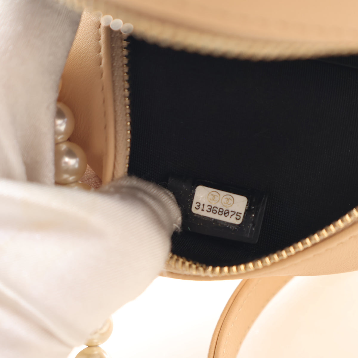 Pre-Owned Chanel Clutch Lambskin Pearl Chain Round, interior label and date code