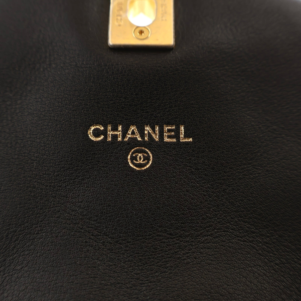 Pre-Owned Chanel Clutch Mini Lambskin Coco Mail With Chain, gold embossed logo detail