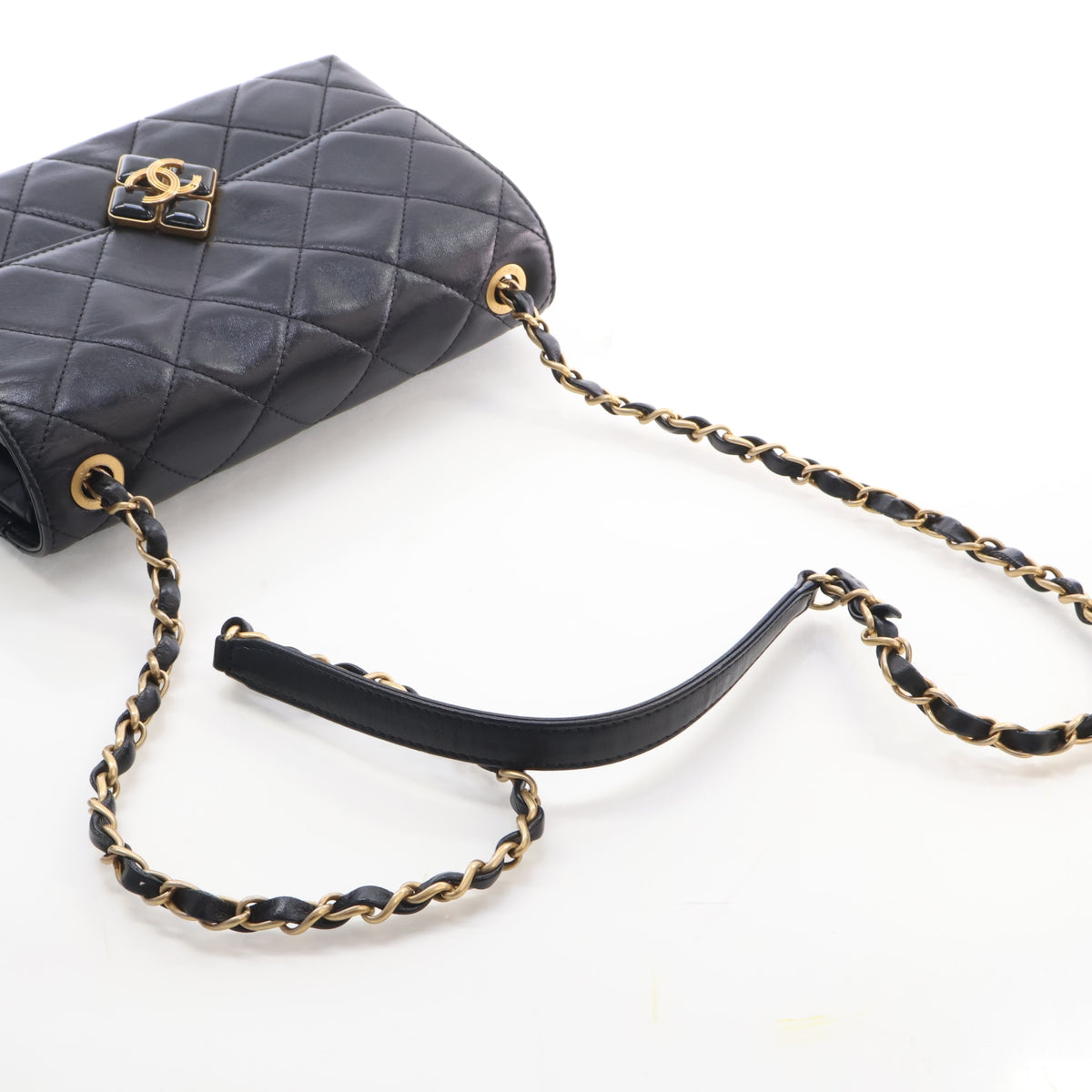 Pre-Owned Chanel Flap Bag Small Calfskin Diamond Lock, strap and chain detail
