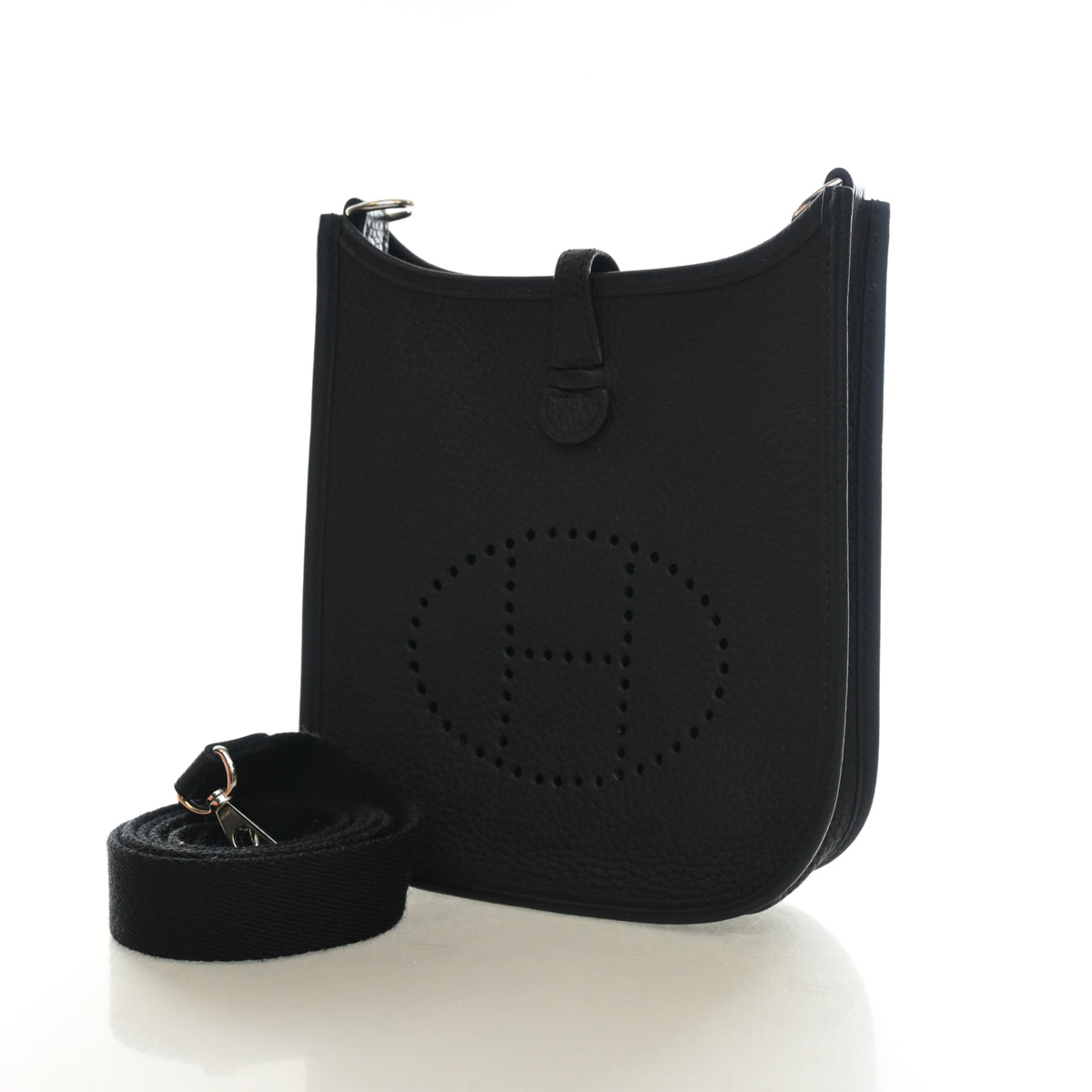 Pre-Owned Hermès Evelyne TPM Noir Clemence Leather 16, front view, photo 3 of 13