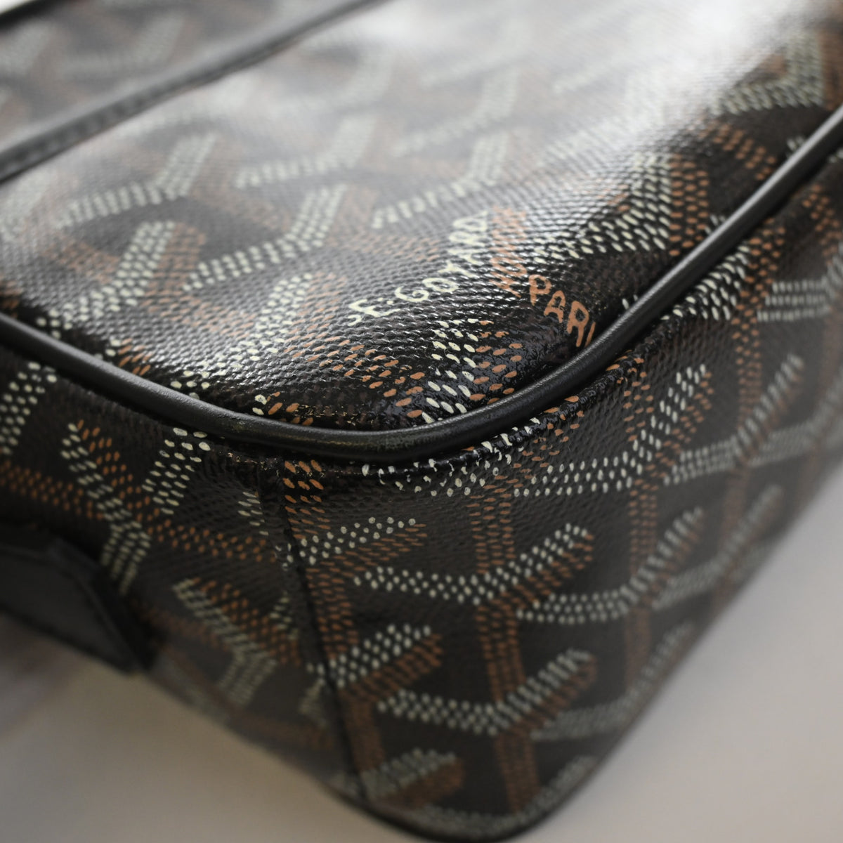 Pre-Owned Goyard PM Goyardine Cap-vert, corner and edge detail