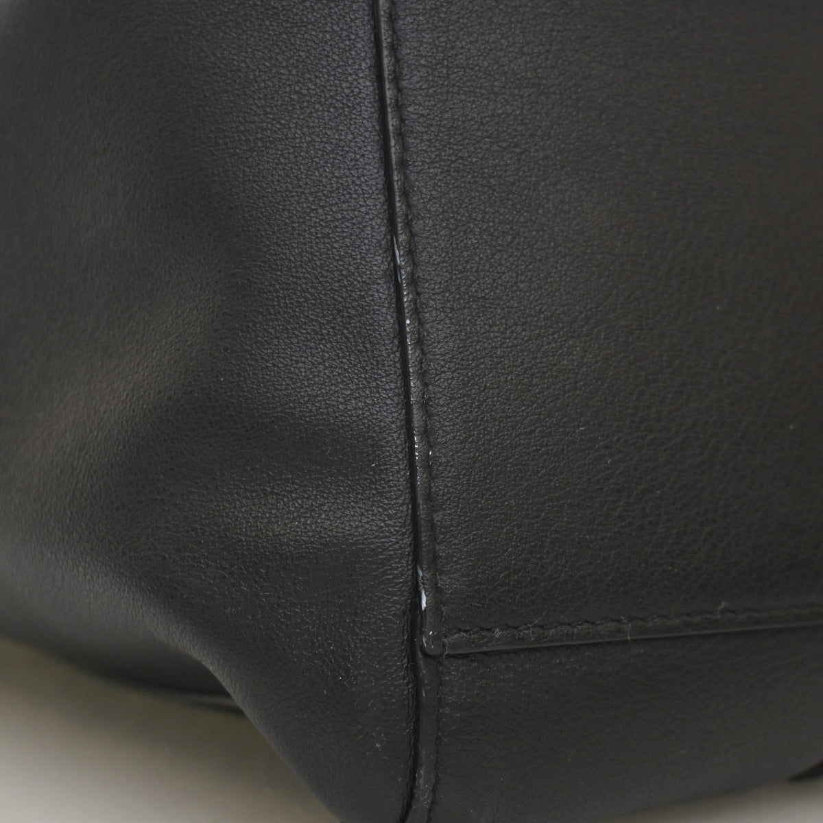 Pre-Owned Balenciaga Tote Small Calfskin Everyday, corner and edge detail