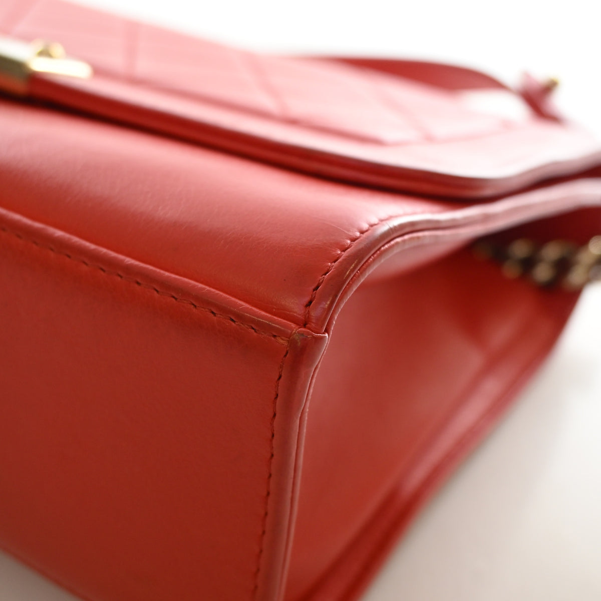 Pre-Owned Louis Vuitton MM Epi LV Twist, corner and edge detail, photo 15 of 15
