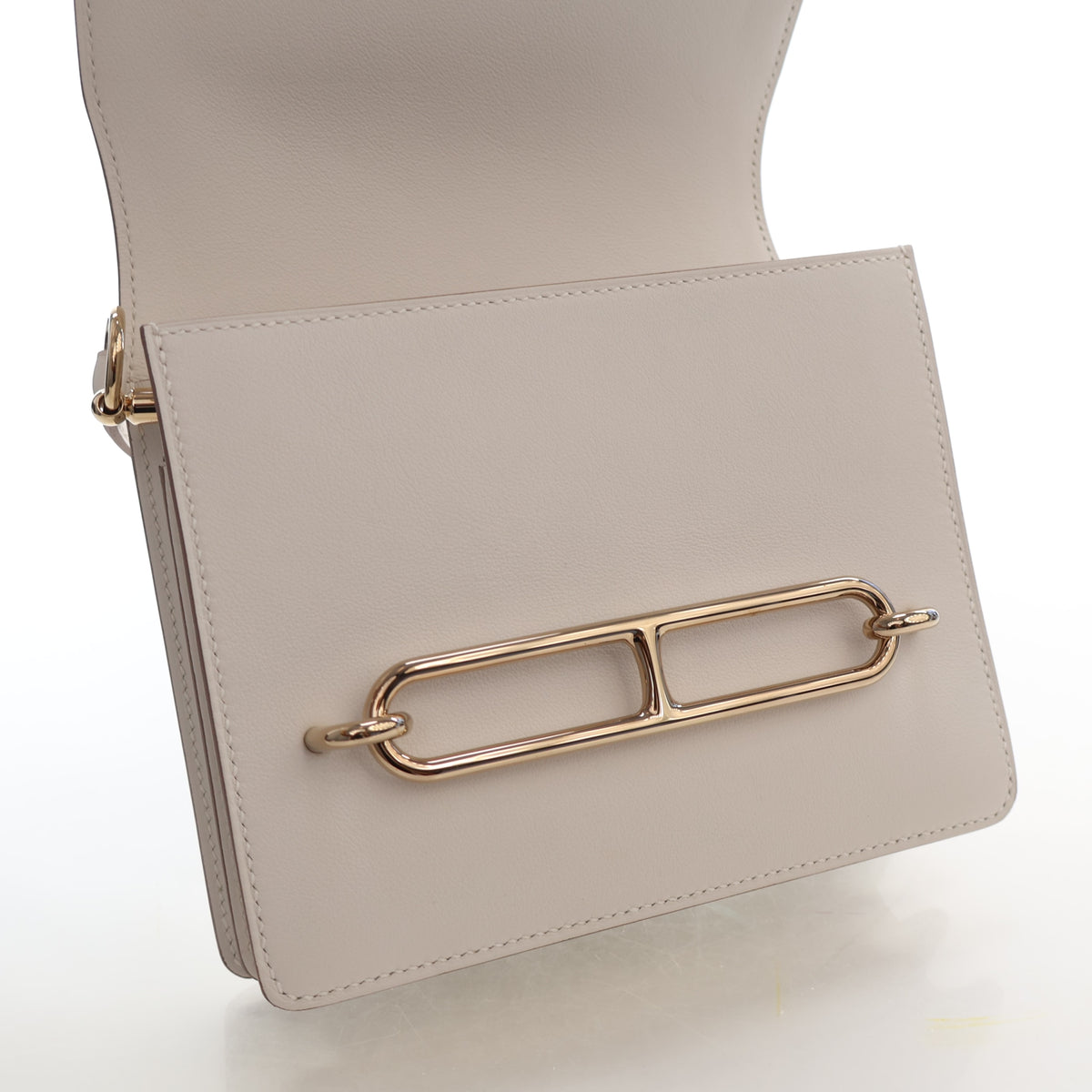 Pre-Owned Hermès Mini Beton Evercolor Leather Sac Roulis, side profile, photo 13 of 17