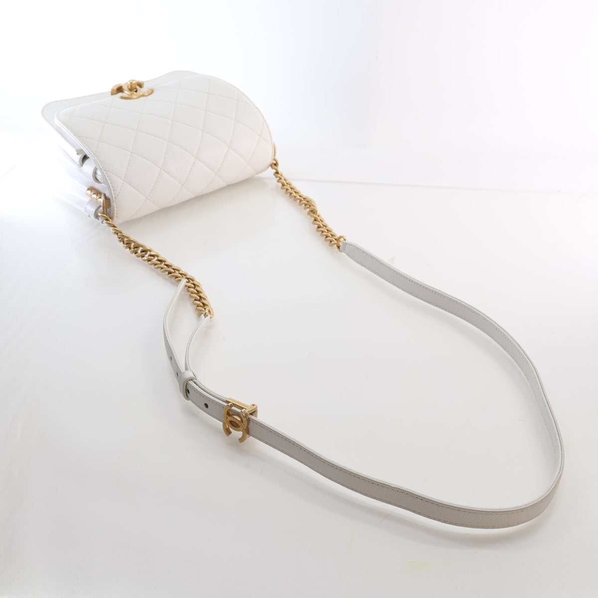 Pre-Owned Chanel Flap Bag Mini Caviar Leather Chain Melody, side profile, photo 11 of 21