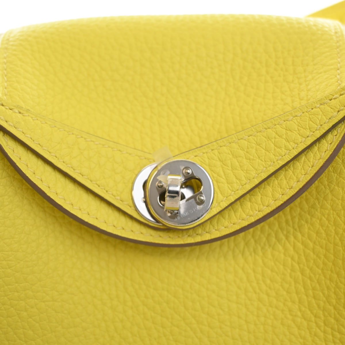 Pre-Owned Hermès Lindy Mini Lime Clemence Leather 20, silver hardware close-up