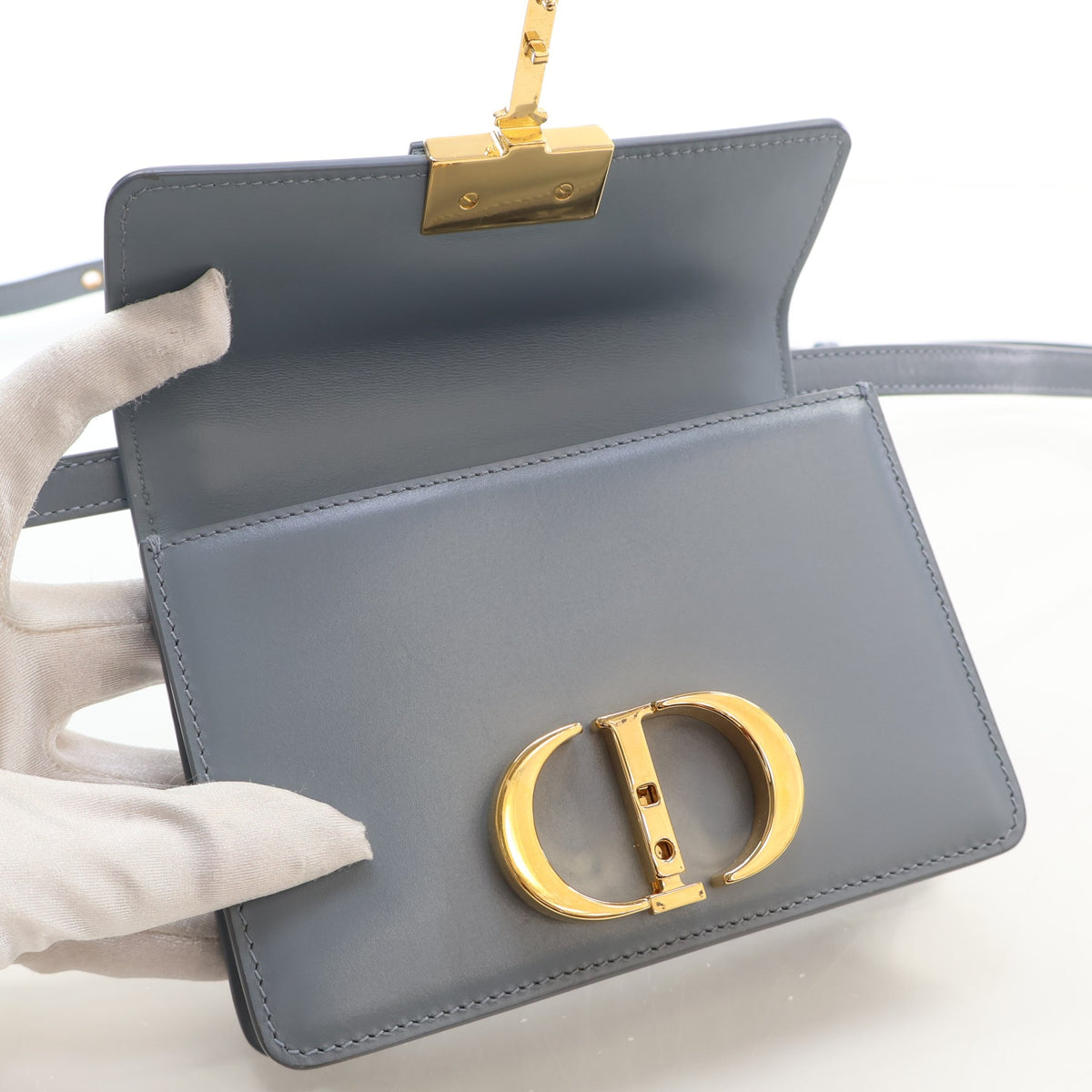 Pre-Owned Christian Dior Micro Calfskin 30 Montaigne, open interior with lining