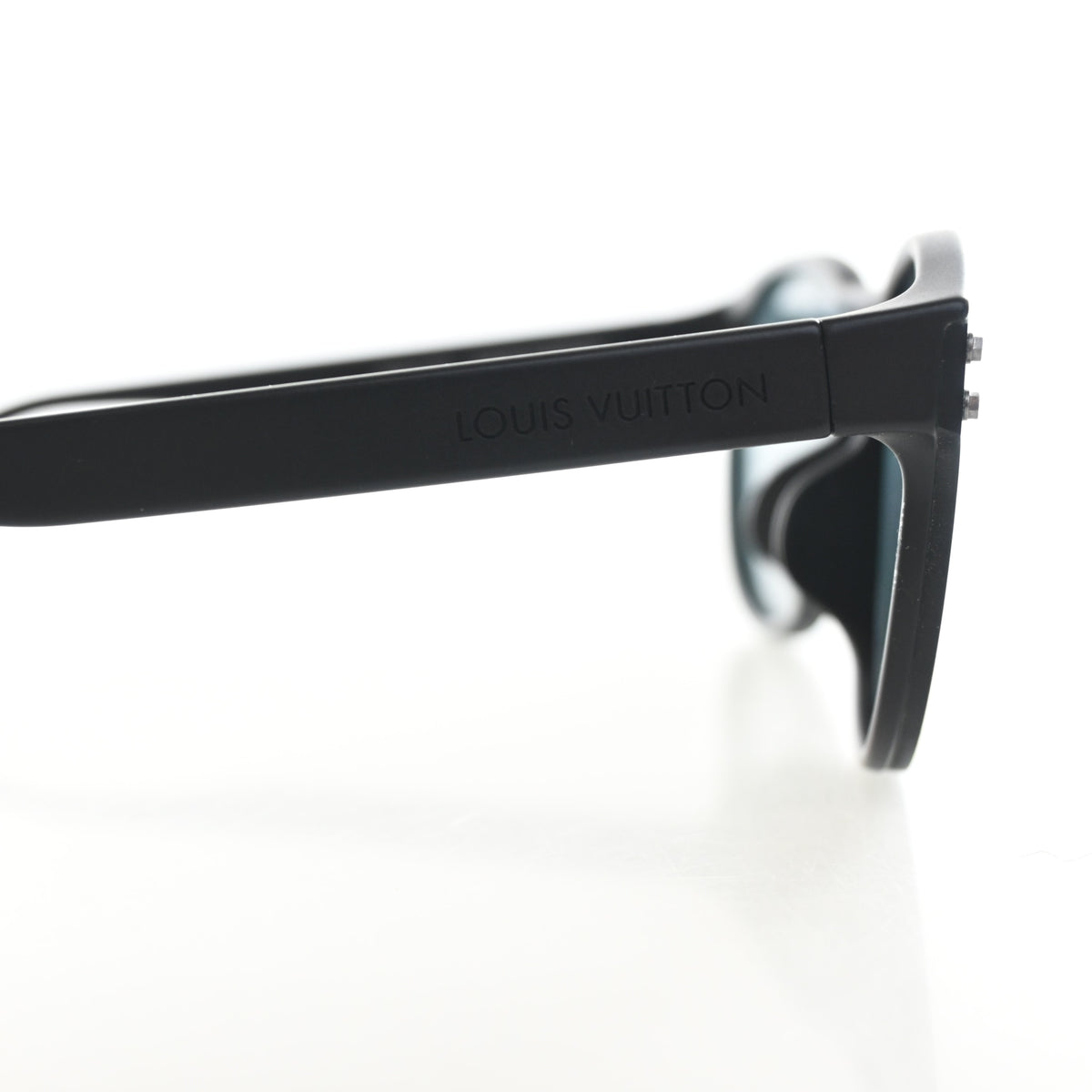 Louis Vuitton LV Waimea Round Sunglasses, photo 3 of 7