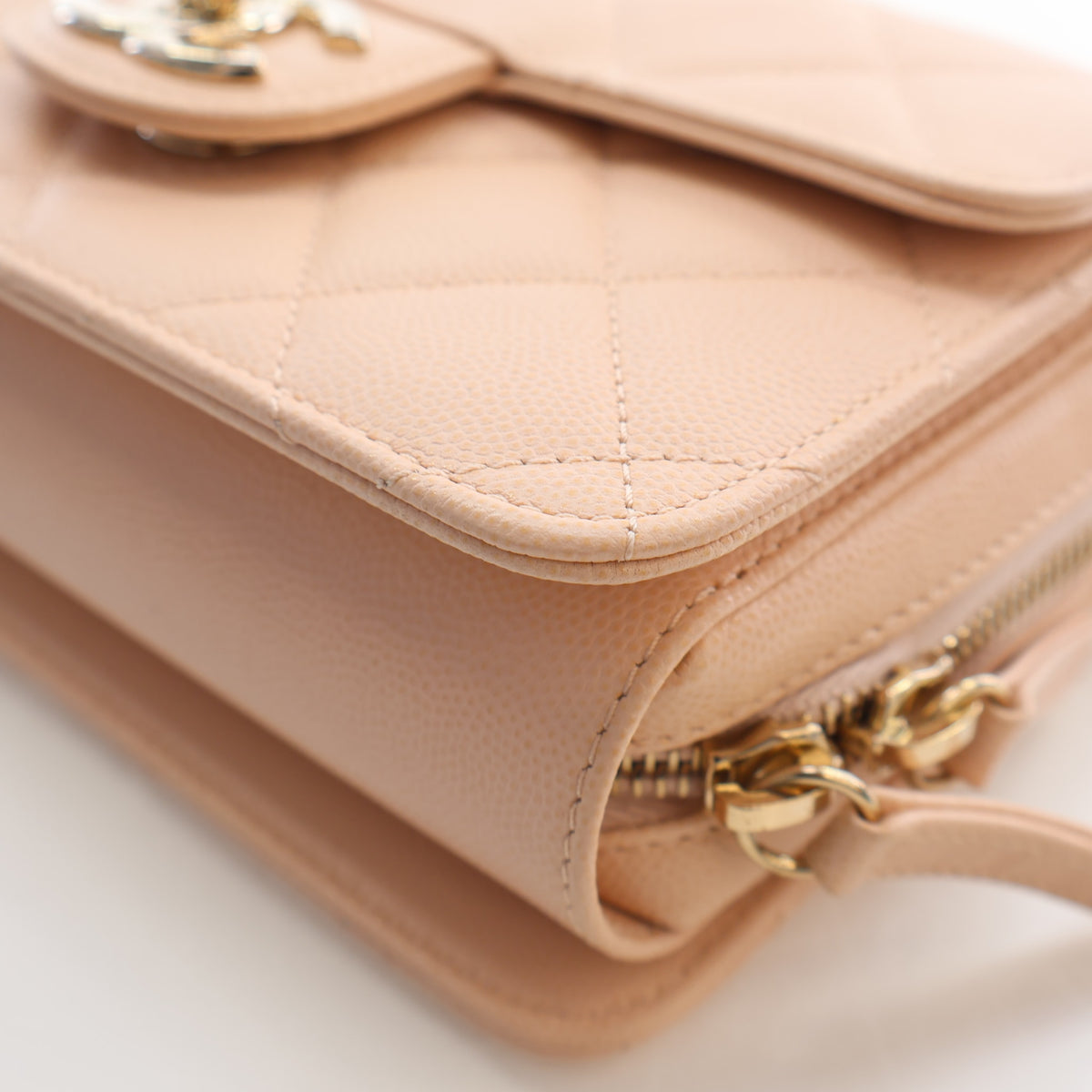 Pre-Owned Chanel Flap Bag Mini Caviar Leather Like A Wallet, corner detail