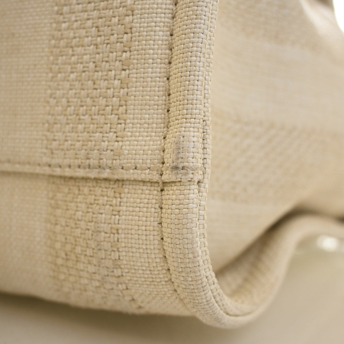 Pre-Owned Chanel Tote Small Mixed Fibers Deauville, corner and edge detail, photo 15 of 15
