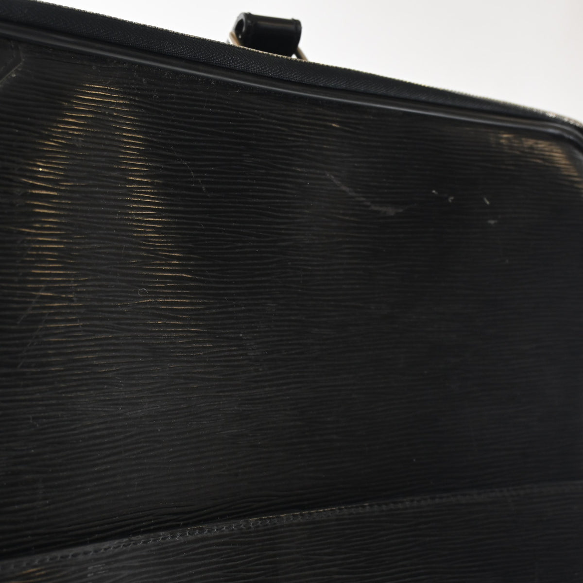 Pre-Owned Louis Vuitton 45 Epi Pegase, base and feet view, photo 15 of 20