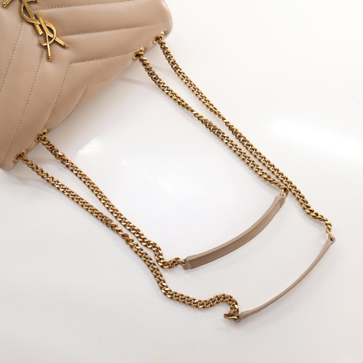 Pre-Owned Saint Laurent Loulou Small Calfskin, strap and chain detail