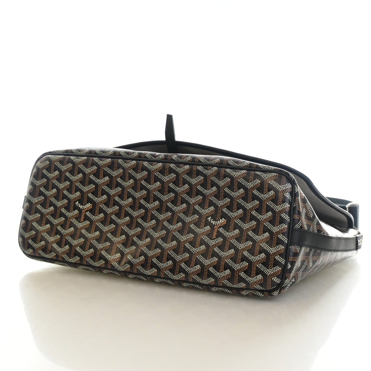 Pre-Owned Goyard MM Goyardine Captien, base and feet view, photo 6 of 13