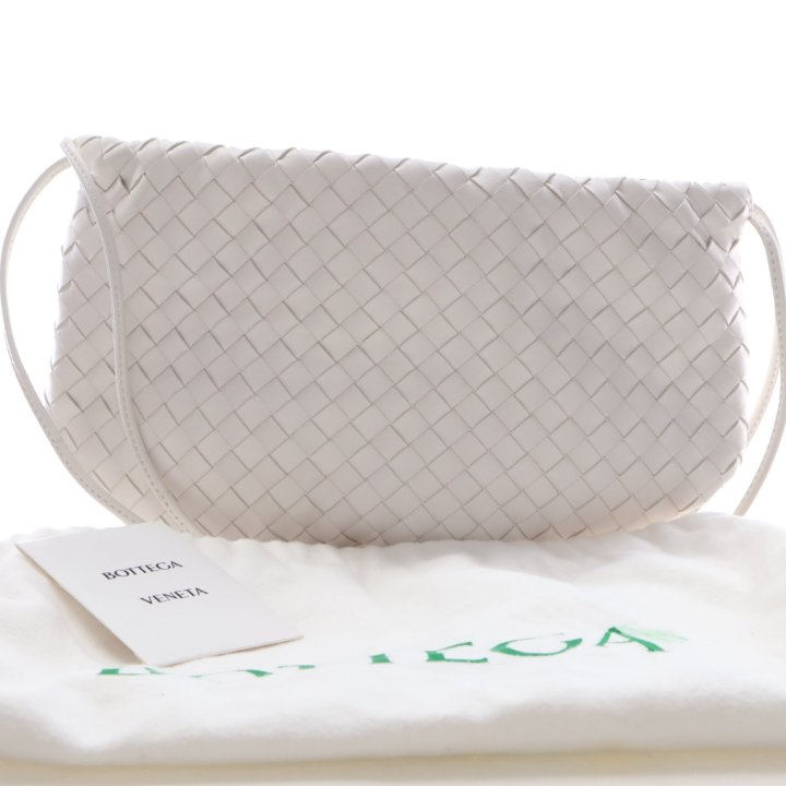 Pre-Owned Bottega Veneta Shoulder Bag Intrecciato, shown with dust bag and packaging