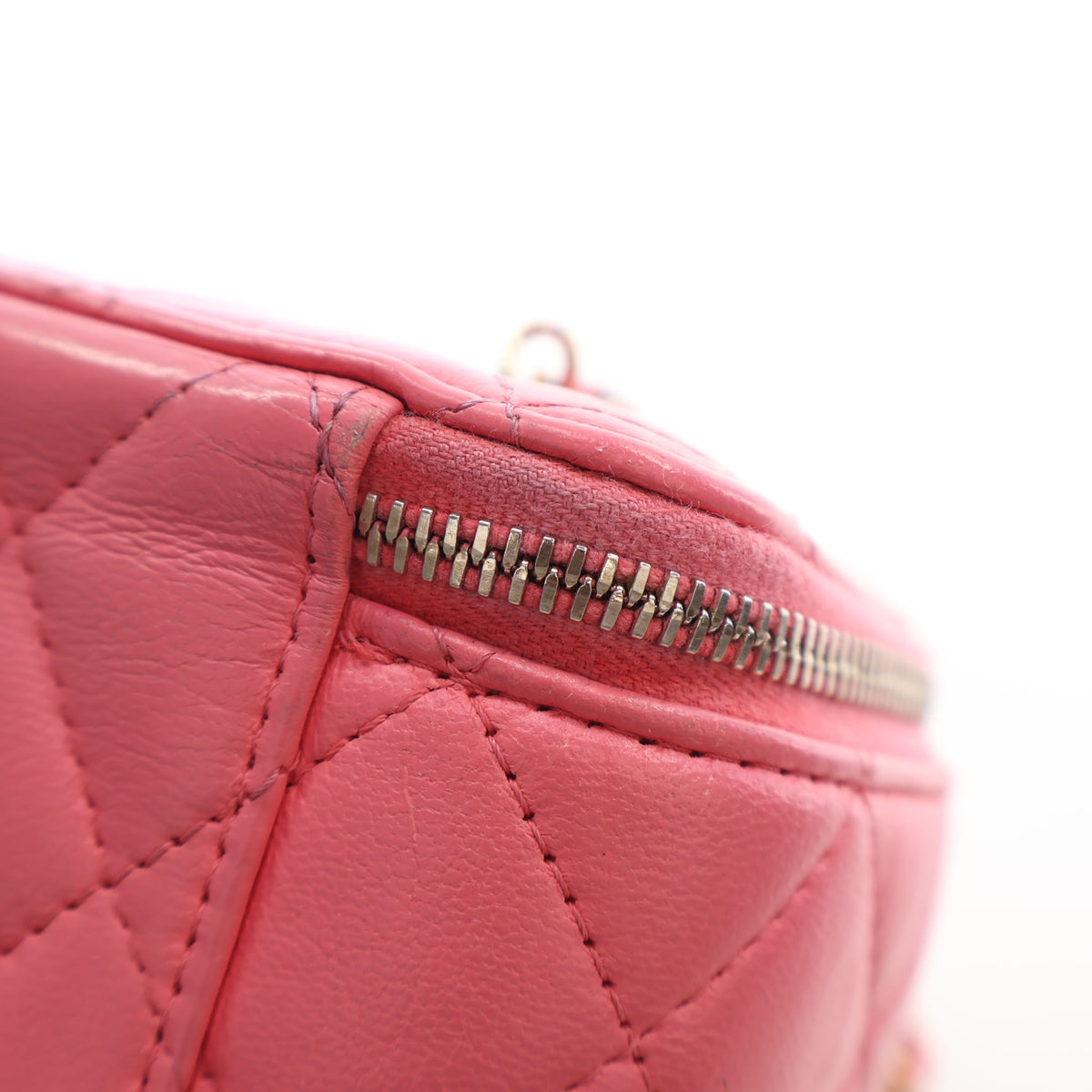 Pre-Owned Chanel Vanity Small Lambskin Pearl Crush Bag, side profile