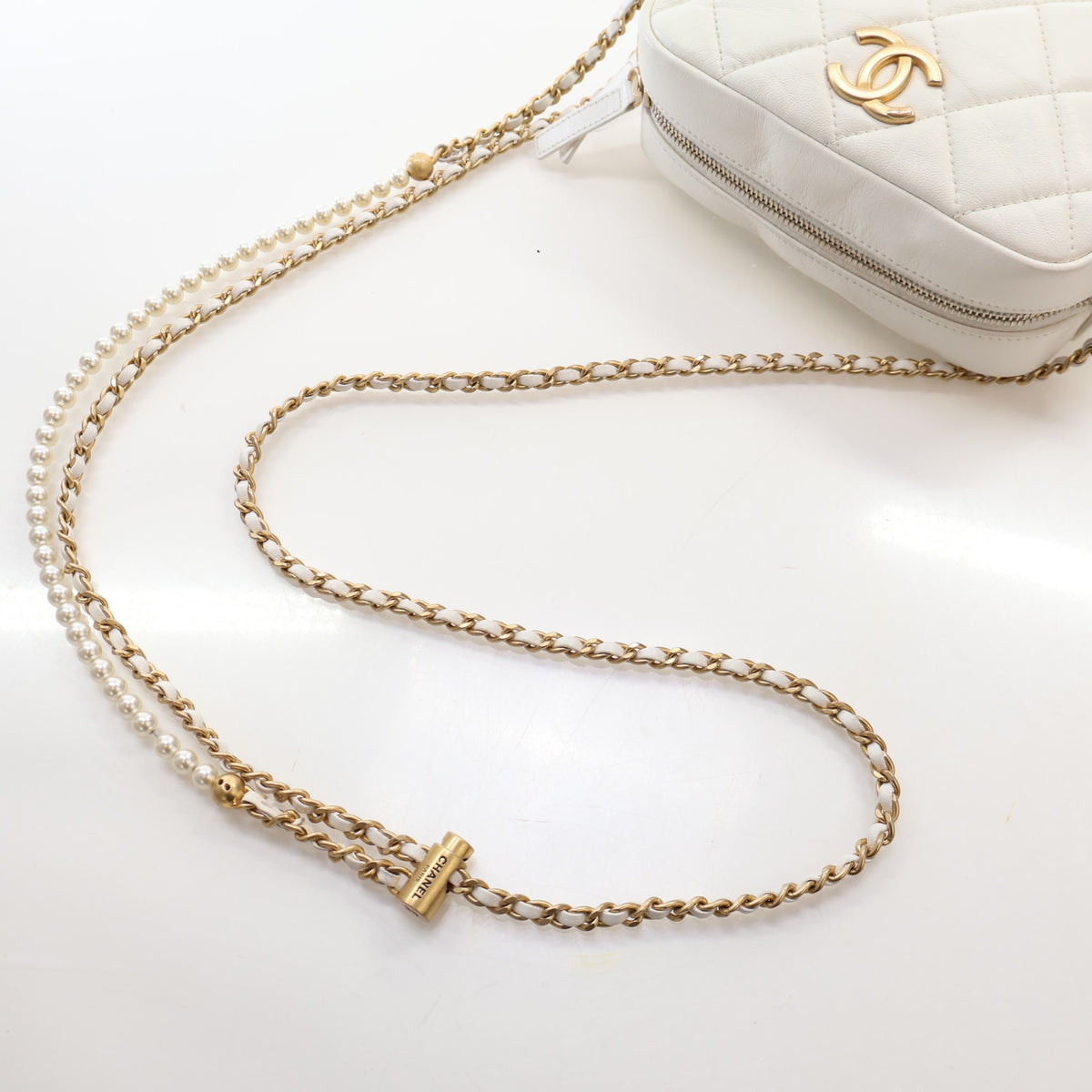 Pre-Owned Chanel Case Mini Lambskin My Perfect Camera, strap detail