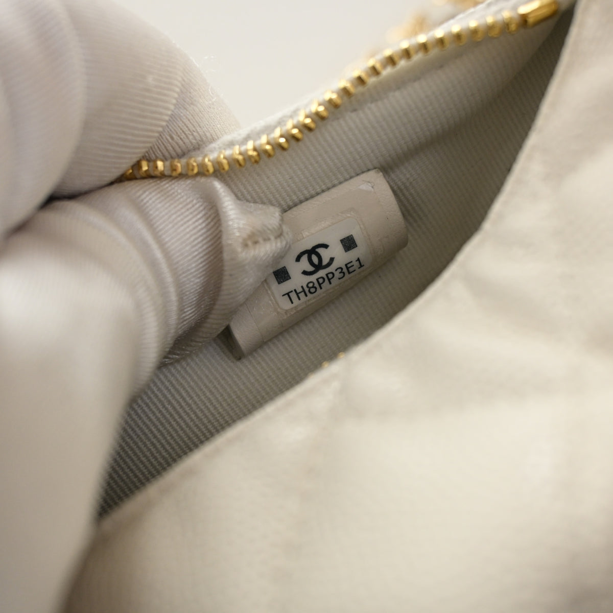 Chanel Caviar Hobo Clutch With Chain, photo 14 of 15