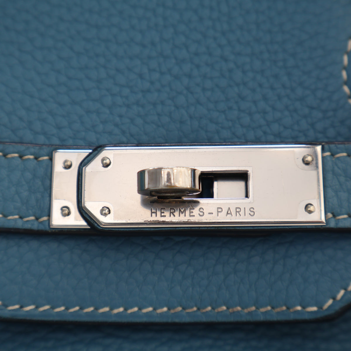 Pre-Owned Hermès Birkin 35 Blue Jean Togo Leather, silver hardware close-up