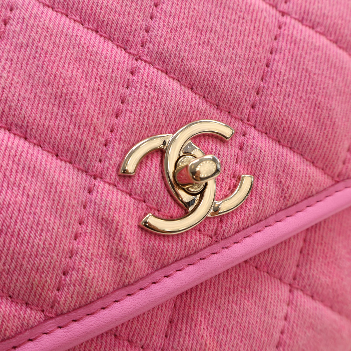 Chanel Small Denim Messenger Flap Bag, photo 4 of 21