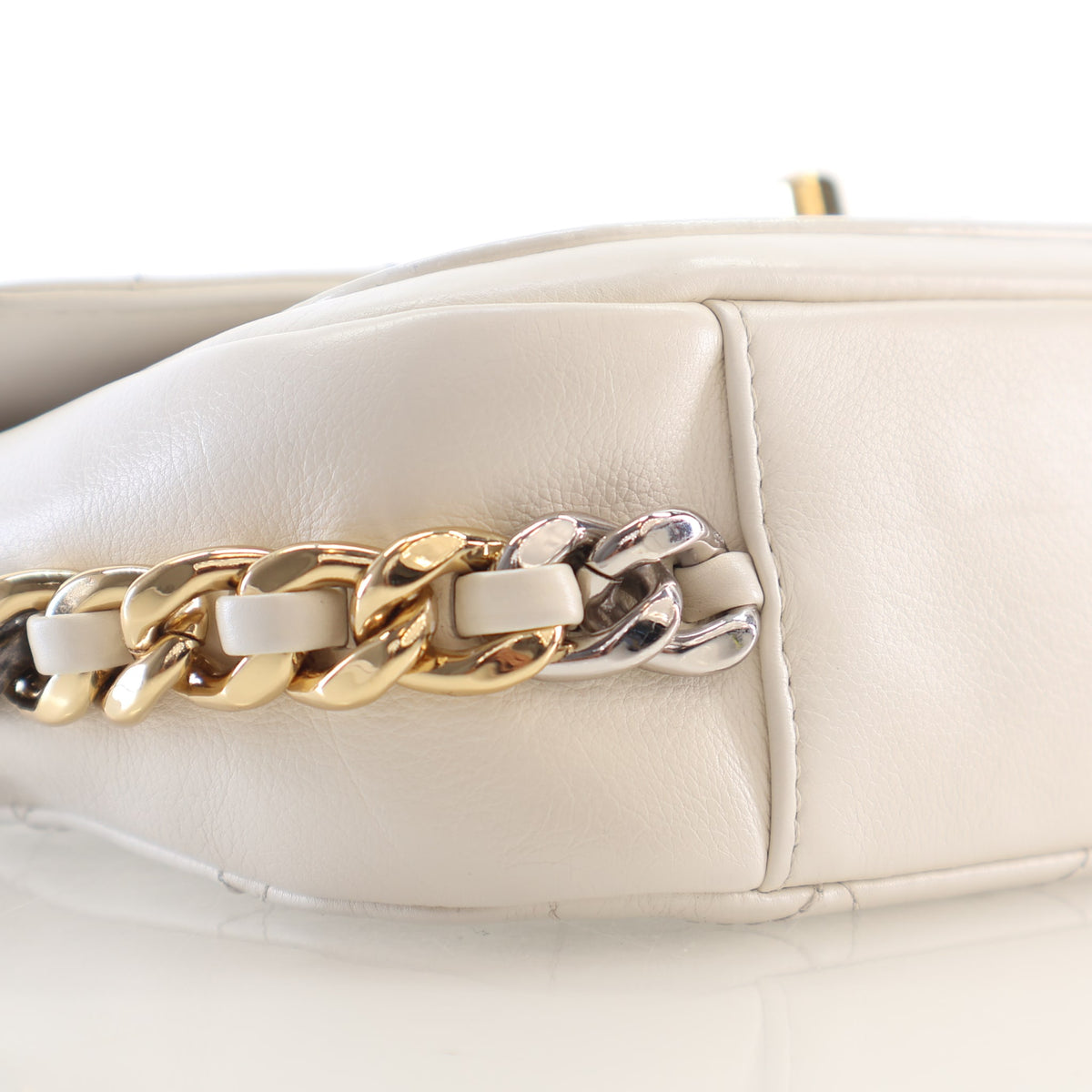 Pre-Owned Chanel Flap Bag Calfskin CC, mixed hardware