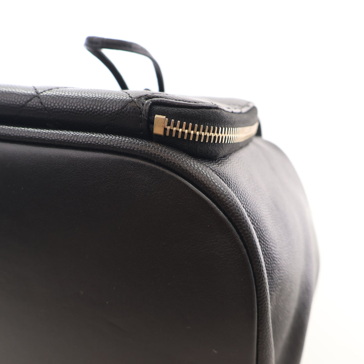 Pre-Owned Chanel Backpack Caviar Leather Business Affinity, corner and edge detail