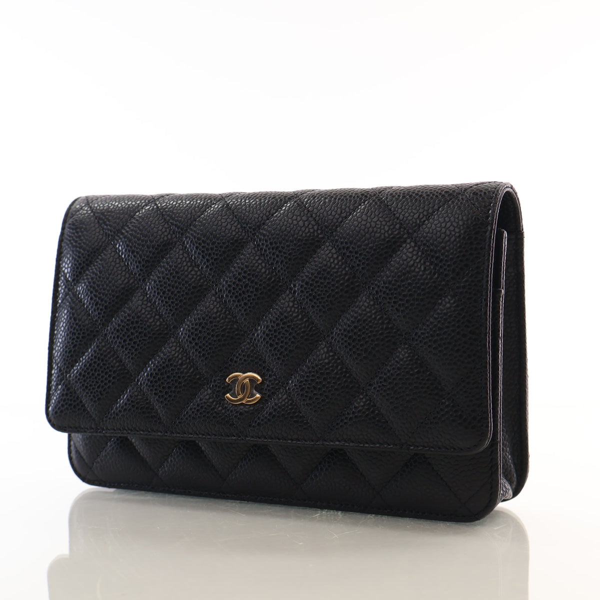Pre-Owned Chanel Wallet On Chain Caviar Leather Classic WOC, three-quarter view