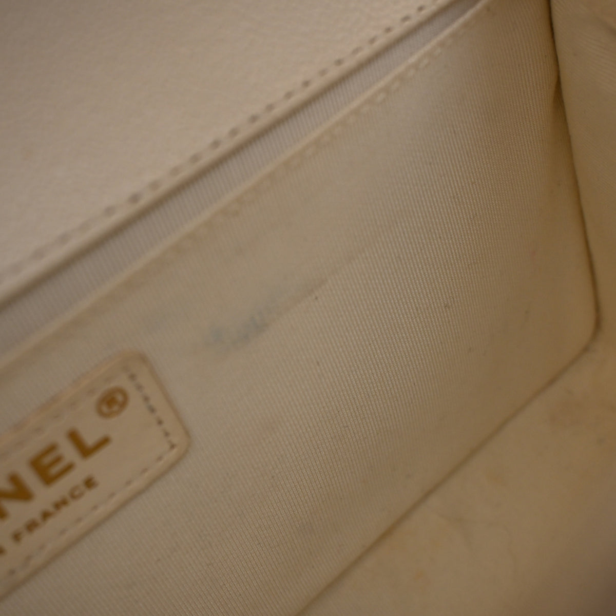 Pre-Owned Chanel Flap Bag Medium Calfskin Label Click, open interior with lining, photo 23 of 24