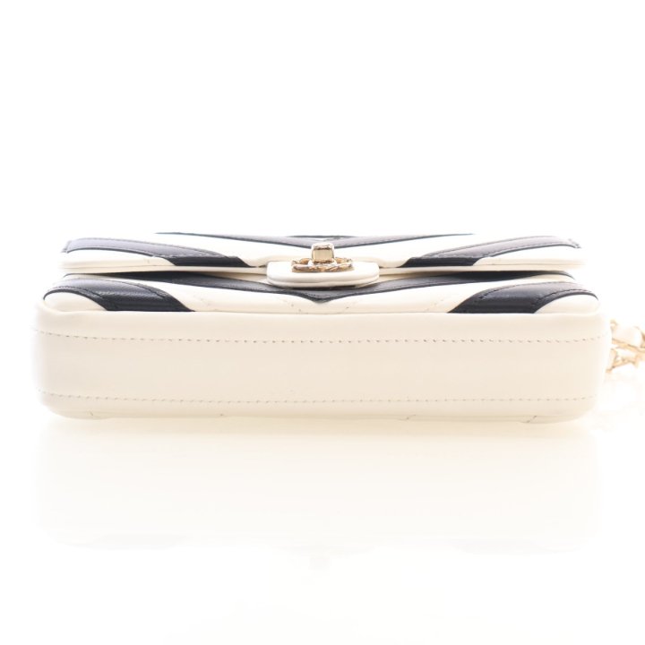Chanel Mini Chevron Clutch with Chain, photo 5 of 15